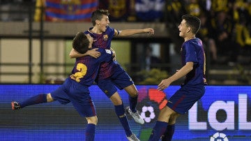Los jugadores del Barcelona celebran su victoria