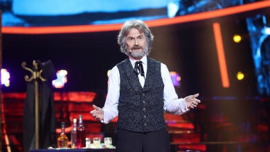 Santiago Segura sorprende como Kenny Rogers en 'The Gambler'