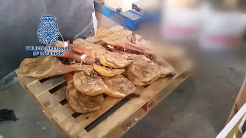 Recuperados casi 1.000 jamones ibéricos, embutidos y quesos robados Recuperados casi 1.000 jamones ibéricos, embutidos y quesos robados