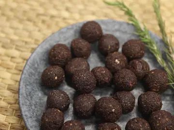 Raw bites de cacao, dátiles y pipas Raw bites de cacao, dátiles y pipas