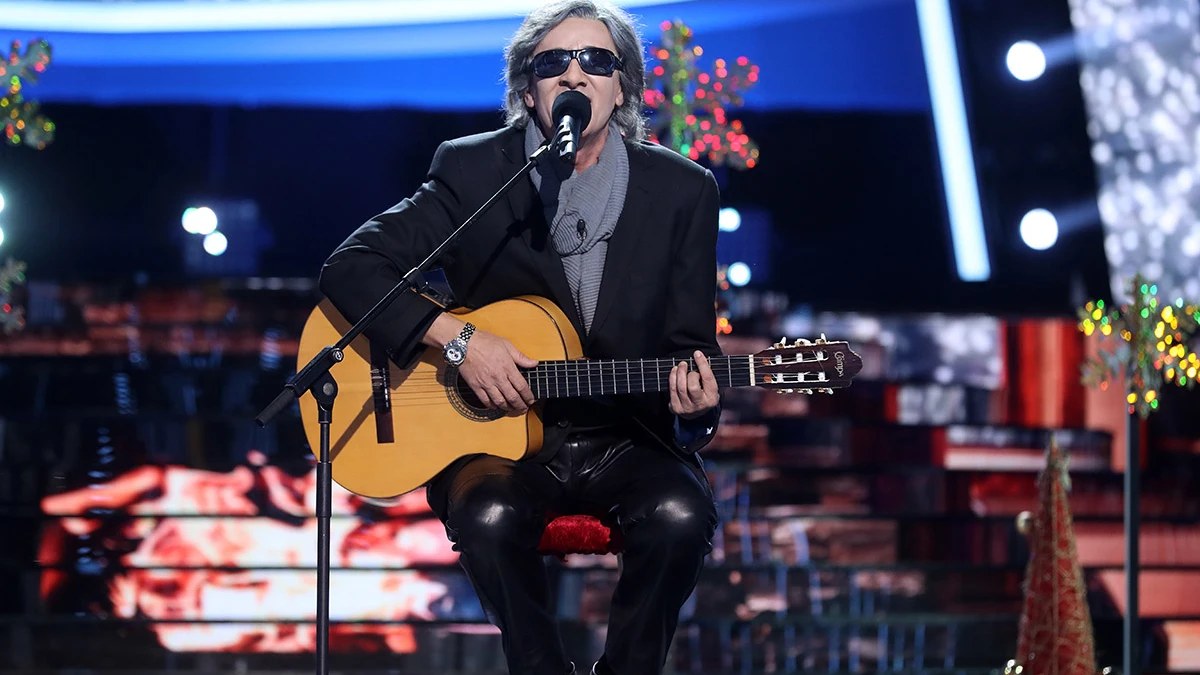 David Fernández nos desea su más sincera 'Feliz Navidad' como José Feliciano