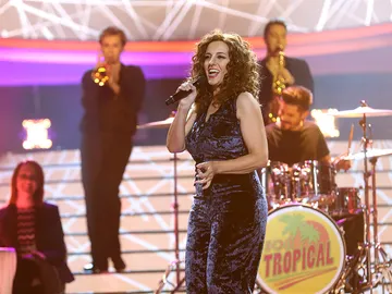 Llum Barrera llega al 'Concierto de Año Nuevo' de 'TCMS' 'Abriendo puertas' como Gloria Estefan Llum Barrera llega al 'Concierto de Año Nuevo' de 'TCMS' 'Abriendo puertas' como Gloria Estefan