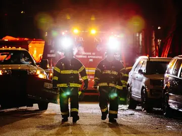 Incendio en un bloque de pisos de Nueva York Incendio en un bloque de pisos de Nueva York