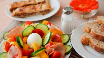 Verduras, pan integral...