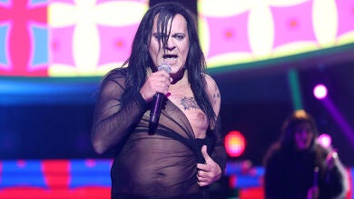 <p>Jose Corbacho saca pecho para imitar a Mario Vaquerizo y su tema 'Peluquitas'</p>