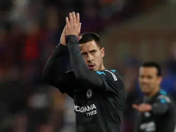 Hazard aplaude a los aficionados Hazard aplaude a los aficionados