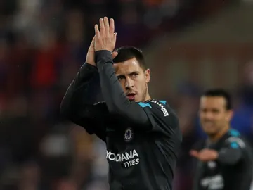 Hazard aplaude a los aficionados Hazard aplaude a los aficionados