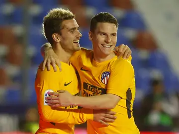 Gameiro y Griezmann celebran un gol Gameiro y Griezmann celebran un gol