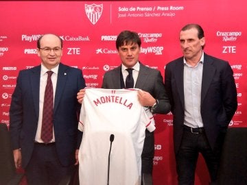 Montella, junto a José Castro y Óscar Arias