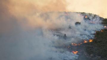 Vista general del incendio forestal en Culla