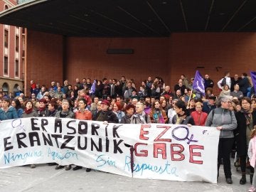 Manifestación en Barakaldo por la agresión sexual a una menor