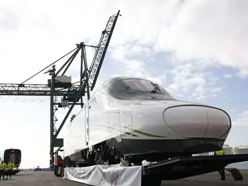 Un tren AVE Talgo fabricado para Arabia Saudí, conocido como el "AVE de los peregrinos", Un tren AVE Talgo fabricado para Arabia Saudí, conocido como el "AVE de los peregrinos",