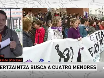 Cientos de personas condenan la agresión sexual denunciada por una menor de edad en Barakaldo Cientos de personas condenan la agresión sexual denunciada por una menor de edad en Barakaldo