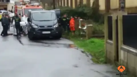 Los agentes registran la casa de José Enrique Abuín tras encontrar el cadáver de Diana Quer Los agentes registran la casa de José Enrique Abuín tras encontrar el cadáver de Diana Quer