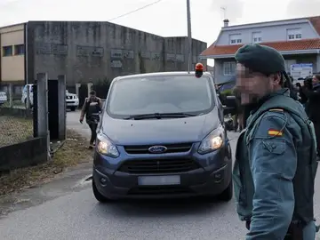 Furgón que traslada los restos de Diana Quer Furgón que traslada los restos de Diana Quer