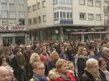 Multitudinaria concentración en Rianxo en repulsa por el crimen de Diana Quer Multitudinaria concentración en Rianxo en repulsa por el crimen de Diana Quer