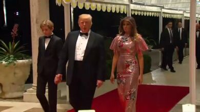 Trump despide su primer año como presidente de EEUU en su club de golf en Palm Beach