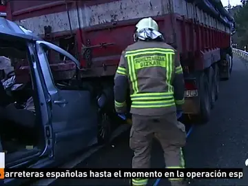 Al menos 23 han muerto en las carreteras españolas durante la primera semana de la campaña de Navidad Al menos 23 han muerto en las carreteras españolas durante la primera semana de la campaña de Navidad