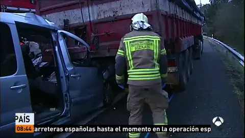 Al menos 23 han muerto en las carreteras españolas durante la primera semana de la campaña de Navidad Al menos 23 han muerto en las carreteras españolas durante la primera semana de la campaña de Navidad