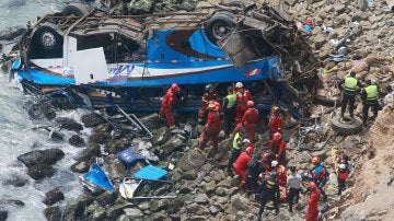 Caída de autobús a acantilado en el norte de Lima