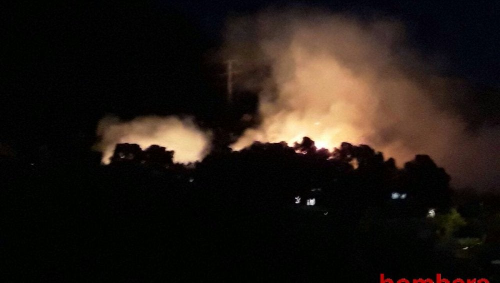 Imagen del incendio forestal en Castelldefels
