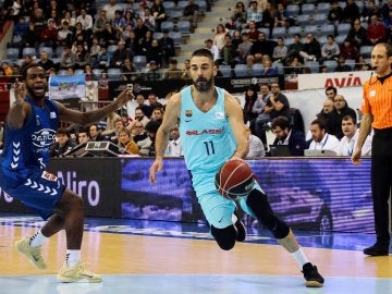 Juan Carlos Navarro entra a canasta