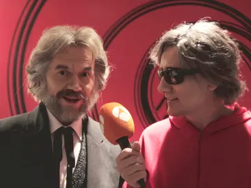 Santiago Segura y David Fernández lo dan todo en el 'Concierto de Año Nuevo' de 'Tu cara me suena' Santiago Segura y David Fernández lo dan todo en el 'Concierto de Año Nuevo' de 'Tu cara me suena'