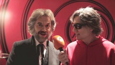 Santiago Segura y David Fernández lo dan todo en el 'Concierto de Año Nuevo' de 'Tu cara me suena'