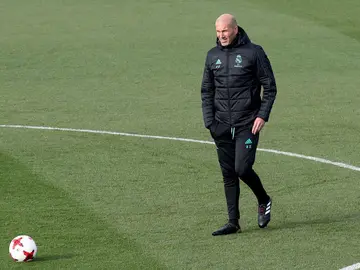 Zinedine Zidane durante un entrenamiento del Real Madrid Zinedine Zidane durante un entrenamiento del Real Madrid