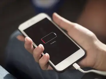 Apple recula y reemplazará la batería de los iPhone lentos Apple recula y reemplazará la batería de los iPhone lentos