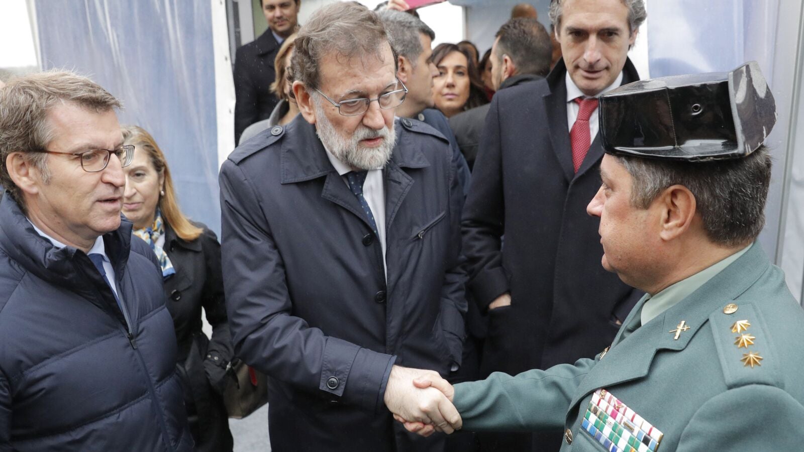 Rajoy felicita a uno de los mandos de la Guardia Civil en la investigación del caso Diana Quer