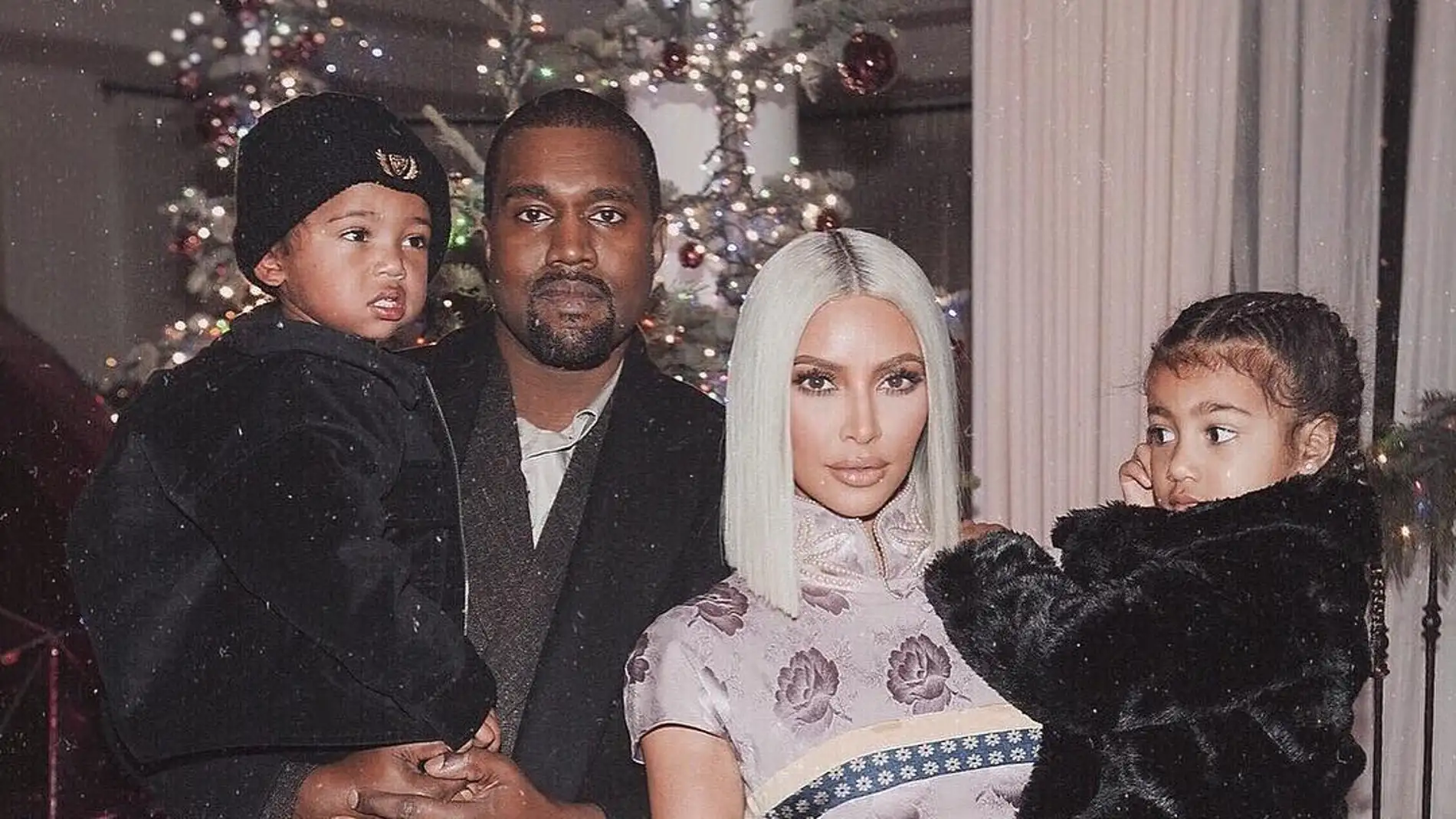 Kim Kardashian junto a su marido y sus hijos