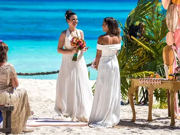 Risas, nervios y complicidad en el primer cruce de miradas de Sheyla y Carolyne Risas, nervios y complicidad en el primer cruce de miradas de Sheyla y Carolyne