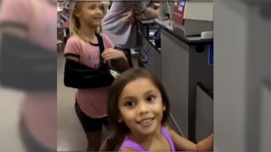 La adorable reacción de una niña al confundir a un cajero de un súper con un personaje de Vaiana