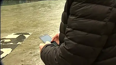 Un hombre es detenido por usurpar la identidad de su vecino y cargar 936 euros en su factura de teléfono Un hombre es detenido por usurpar la identidad de su vecino y cargar 936 euros en su factura de teléfono