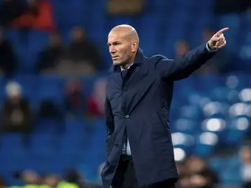 Zidane da instrucciones a sus jugadores en el Bernabéu Zidane da instrucciones a sus jugadores en el Bernabéu