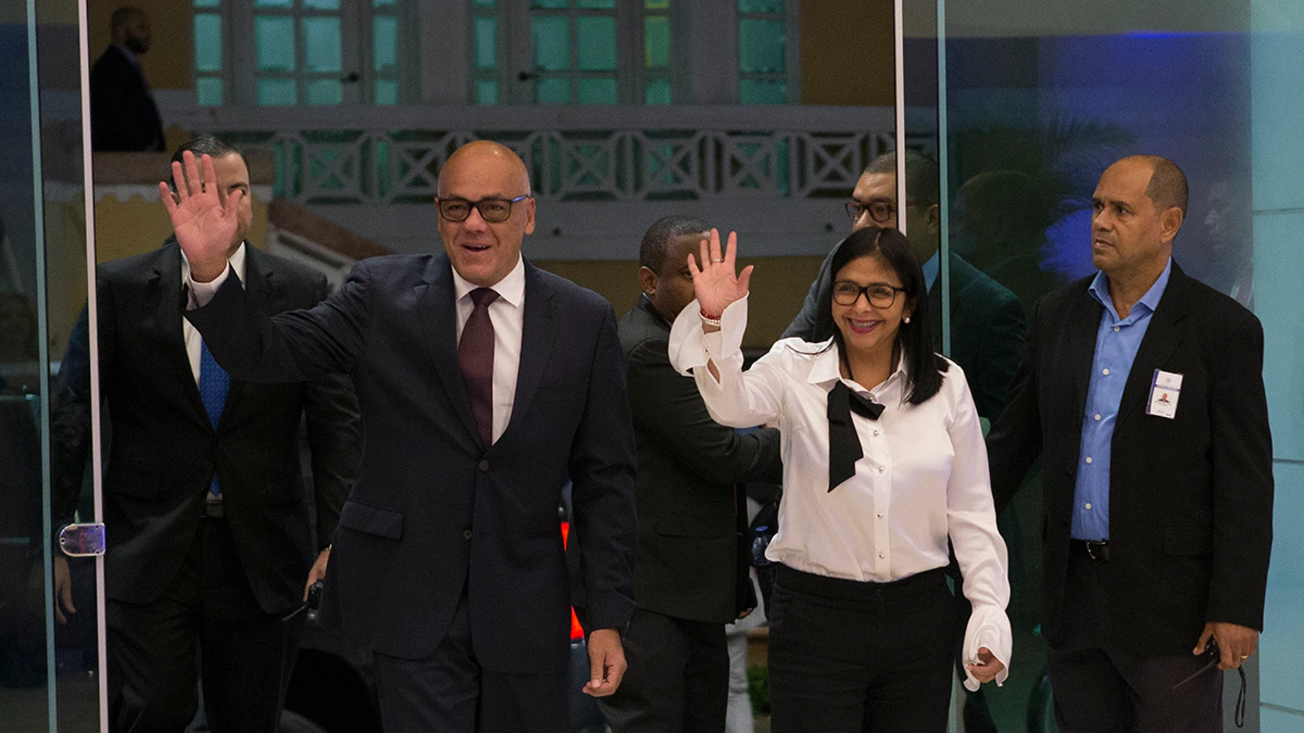 Llegada de Delcy Rodríguez y Jorge Rodríguez a la sede dominicana Llegada de Delcy Rodríguez y Jorge Rodríguez a la sede dominicana