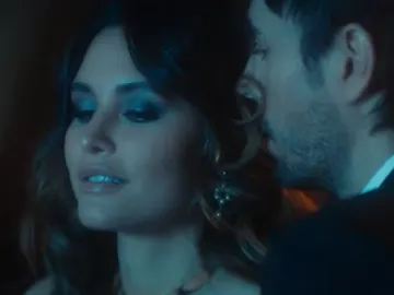 Enrique Iglesias en su nuevo videoclip Enrique Iglesias en su nuevo videoclip