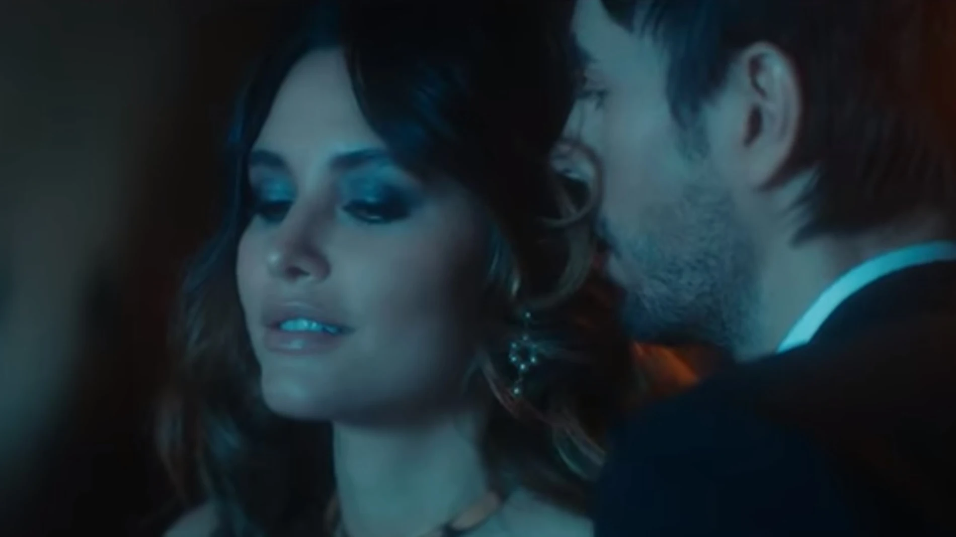 Enrique Iglesias en su nuevo videoclip Enrique Iglesias en su nuevo videoclip