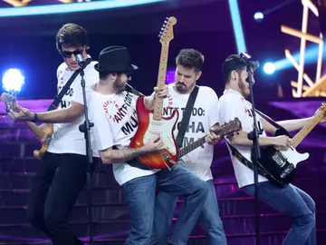 David Amor regresa a sus raíces en la piel de Siniestro Total con el tema ‘Bailaré sobre tu tumba’ David Amor regresa a sus raíces en la piel de Siniestro Total con el tema ‘Bailaré sobre tu tumba’