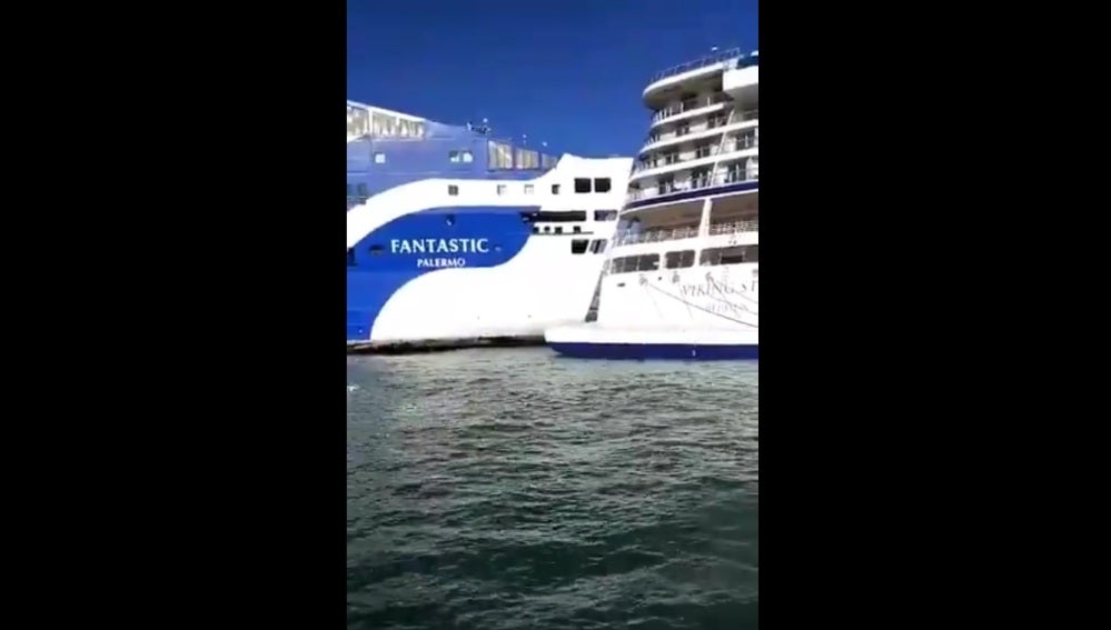 El ferry que ha colisionado con el crucero