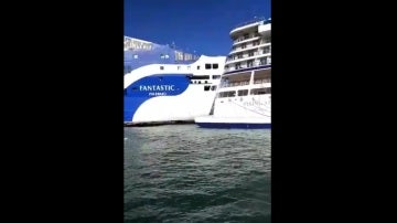 El ferry que ha colisionado con el crucero
