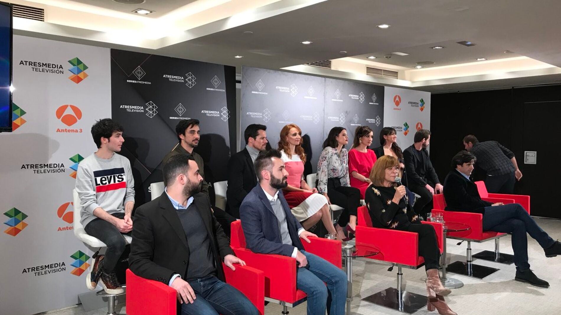 rueda de prensa de Cuerpo de &eacute;lite