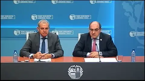 El consejero vasco de sanidad compara las esperas para ser atendido por gripe con las colas en tiendas y cafeterías en Navidad El consejero vasco de sanidad compara las esperas para ser atendido por gripe con las colas en tiendas y cafeterías en Navidad