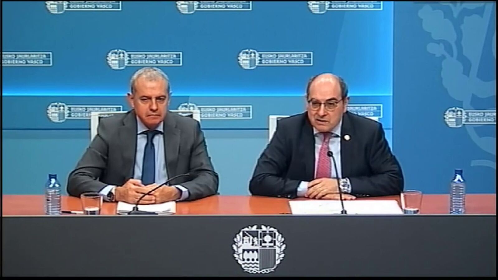 El consejero vasco de sanidad compara las colas en urgencias con las que hay para sacar entradas para el derby Athletic-Alavés