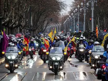Desfile de banderas en Pingüinos Desfile de banderas en Pingüinos