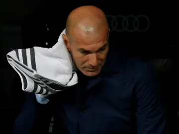 Zidane, en el banquillo del Bernabéu Zidane, en el banquillo del Bernabéu