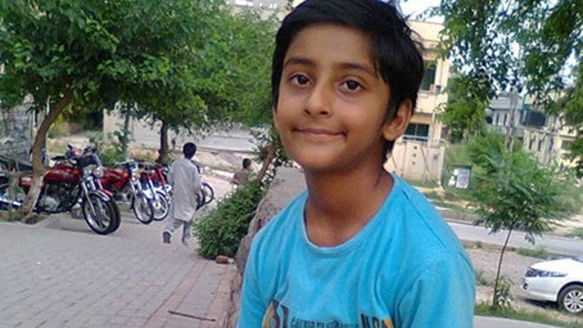 Jonathan, el niño que necesita ser operado tras explotarle una bomba Jonathan, el niño que necesita ser operado tras explotarle una bomba