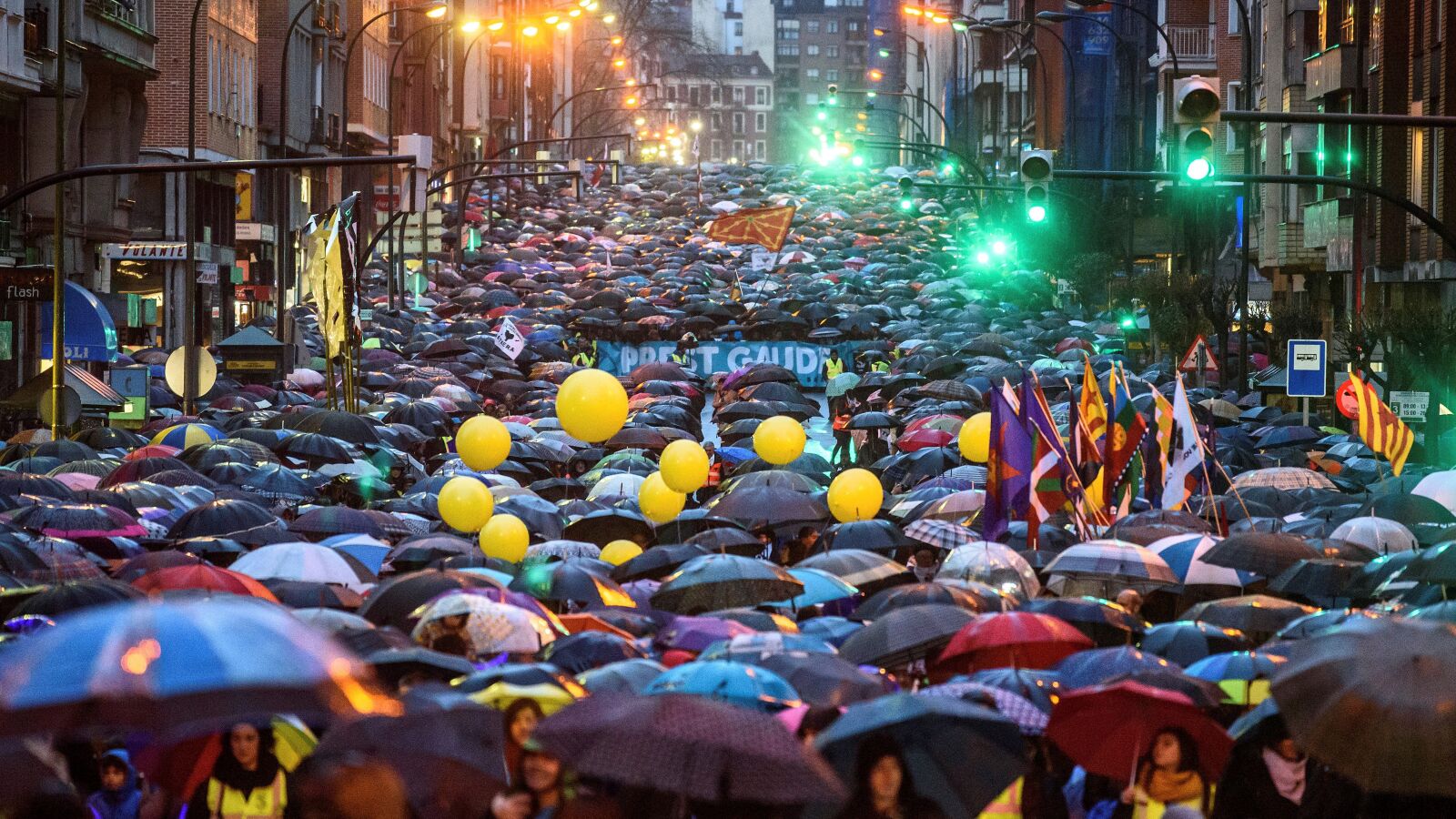 Miles de personas reclaman el fin de la dispersión de los presos de ETA