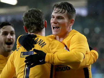 Gameiro y Griezmann celebran un gol Gameiro y Griezmann celebran un gol